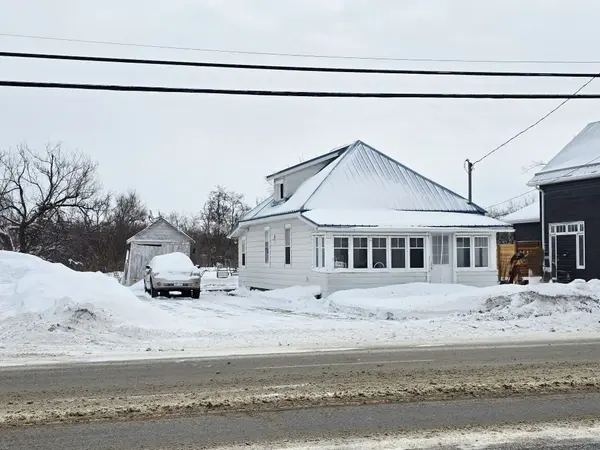 129 Lindsay ST, Kawartha Lakes, ON K0M 1N0