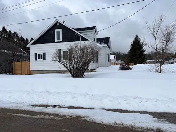 27 Lincoln AVE, South River, ON P0A 1X0