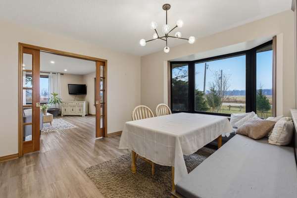 5864 Inadale DR, Adelaide Metcalfe, ON N7G 3H4