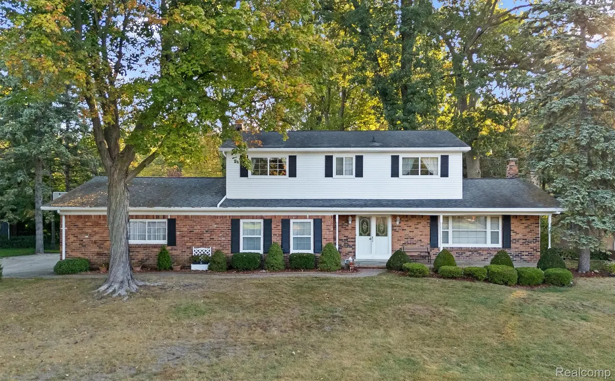 52580 Southdown RD, Shelby Charter Township, MI 48316