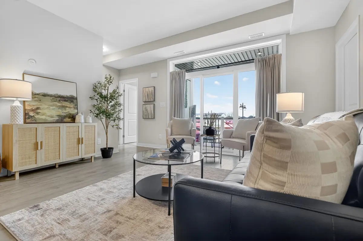 155 Thomas Slee DR #2K, Kitchener, ON N2P 0J8