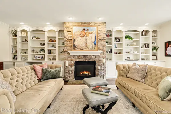 960 Hill Hollow LN, Milford Charter Township, MI 48381