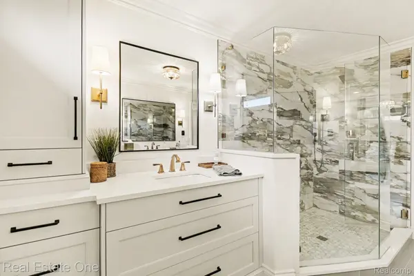 960 Hill Hollow LN, Milford Charter Township, MI 48381