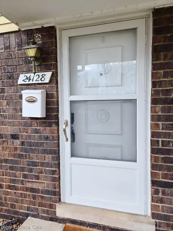 24128 Quad Park LN, Clinton Charter Township, MI 48035