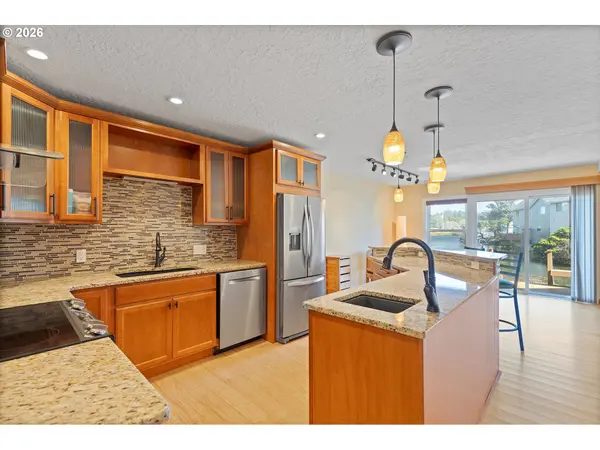 180 SE HIGHWAY 101 ##17, Lincoln City, OR 97367