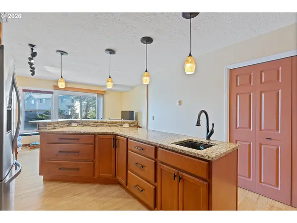 180 SE HIGHWAY 101 ##17, Lincoln City, OR 97367