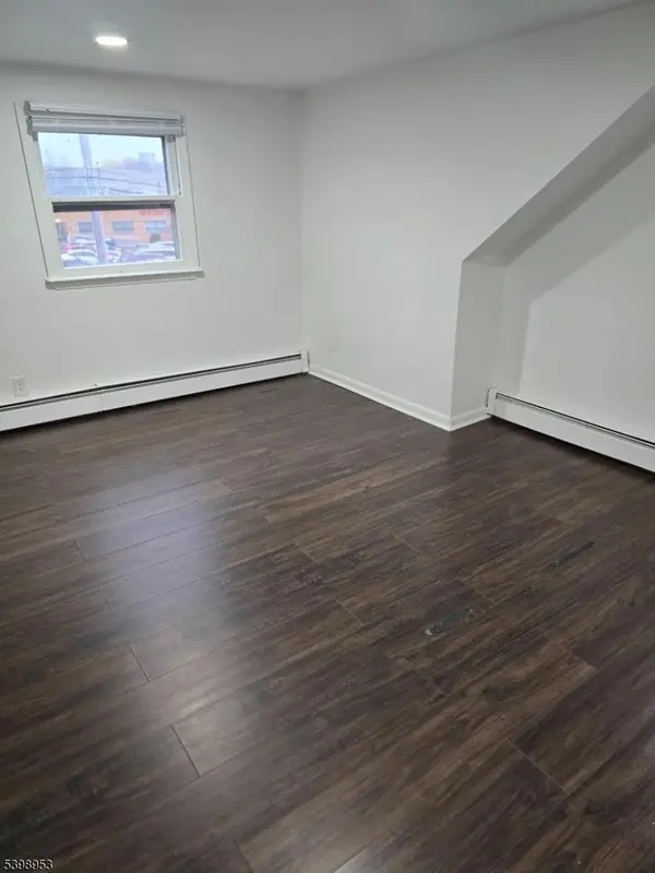 18 Donna Dr #2, Wood-ridge Boro, NJ 07075