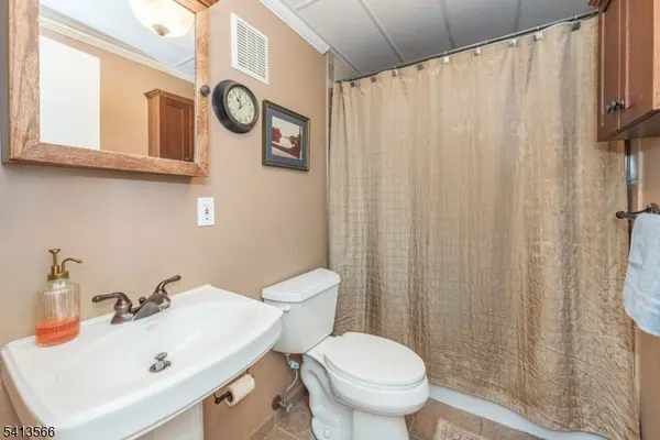 312 Cupsaw Dr, Ringwood Boro, NJ 07456