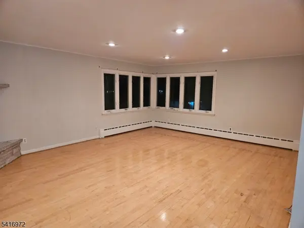 653 New York Ave, Lyndhurst Twp., NJ 07071