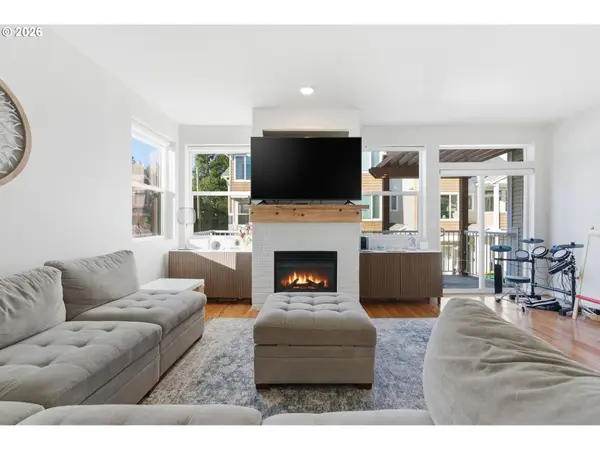 8590 SW 147TH TER #103, Beaverton, OR 97007