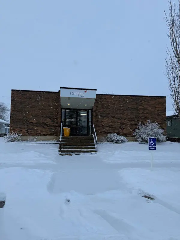 906 2 AVE, Beaverlodge, AB T0H 0C0