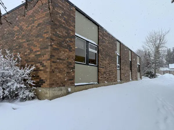 906 2 AVE, Beaverlodge, AB T0H 0C0