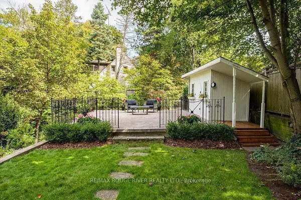 11 Donwoods DR, Toronto C12, ON M4N 2E9