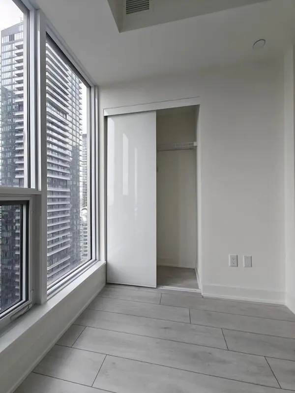 15 Mercer ST #2303, Toronto C01, ON M5V 1H2