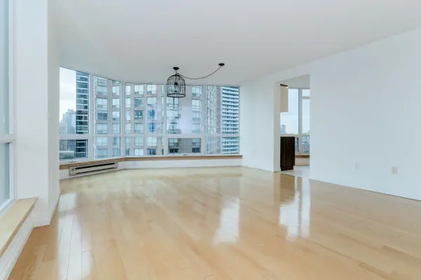 1055 Bay ST #1805, Toronto C01, ON M5S 3A3