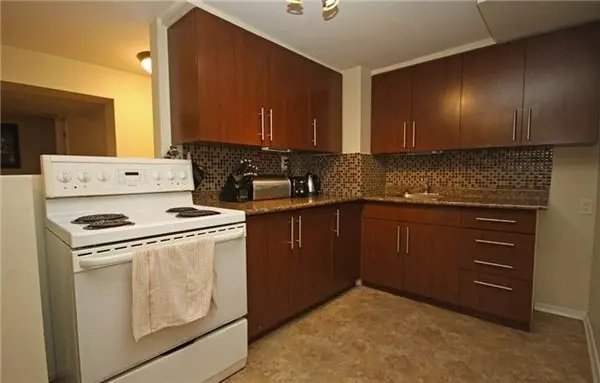 245 windsor ST #Bsmt, Oshawa, ON L1H 6G5