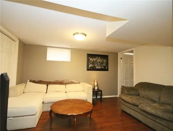 245 windsor ST #Bsmt, Oshawa, ON L1H 6G5