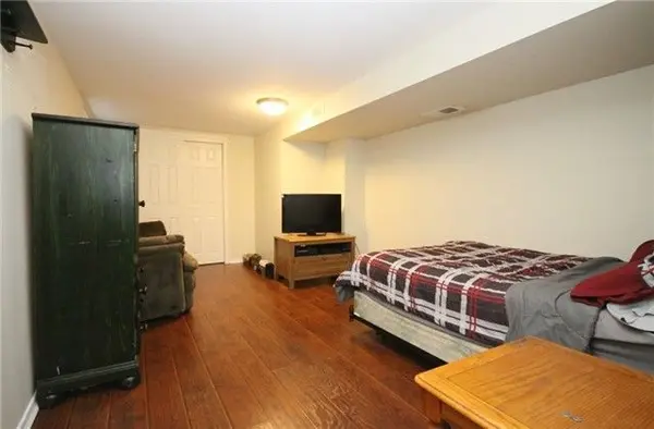 245 windsor ST #Bsmt, Oshawa, ON L1H 6G5