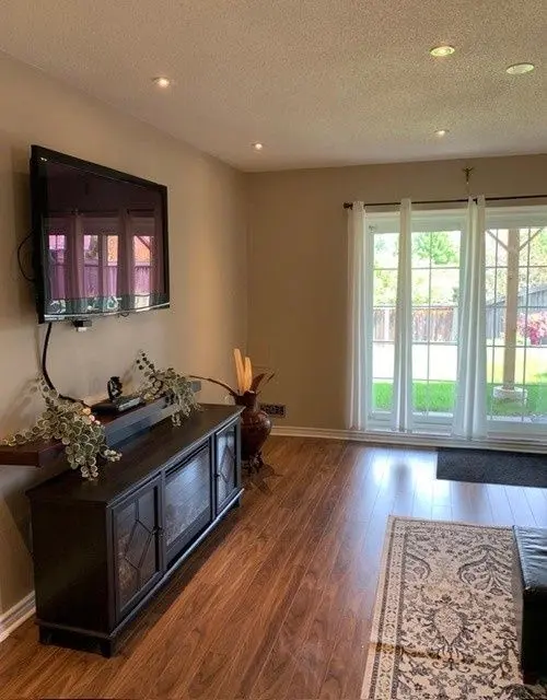 72 Booker DR #Lower, Ajax, ON L1Z 0J4