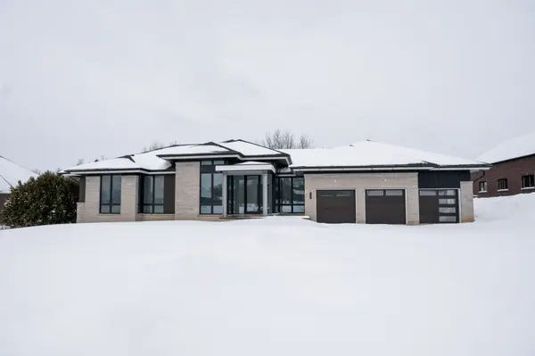 130 Dale CRES, Bradford West Gwillimbury, ON L0L 1L0