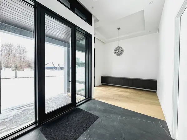 130 Dale CRES, Bradford West Gwillimbury, ON L0L 1L0