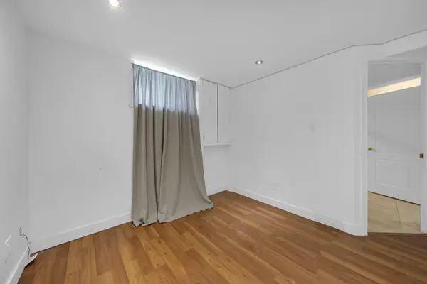 7 Kemano RD, Aurora, ON L4G 2X9