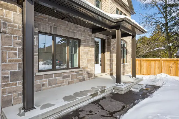 28 St. George ST, Georgina, ON L0E 1L0