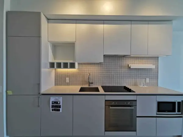 950 Portage Pkwy #5601, Vaughan, ON L4K 0J7