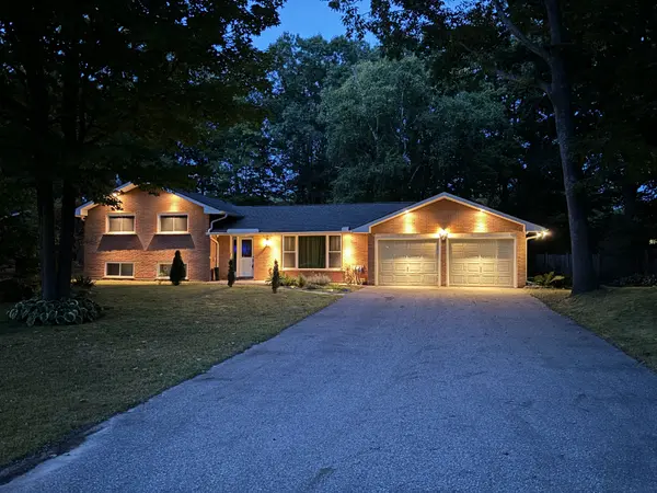 63 Rodrium RD, Wasaga Beach, ON L9Z 1R5