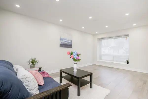 15 Heatherside CT, Brampton, ON L6S 1N9