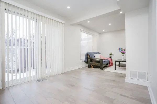 15 Heatherside CT, Brampton, ON L6S 1N9