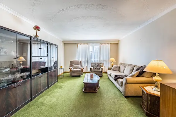 92 Redgrave DR, Toronto W09, ON M9R 3V3