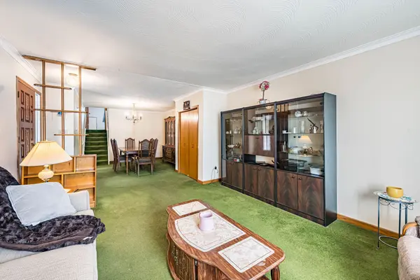 92 Redgrave DR, Toronto W09, ON M9R 3V3