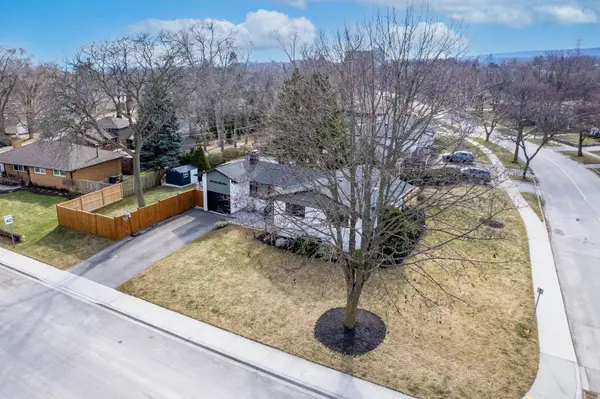 1484 Moss Glen RD, Burlington, ON L7P 2C3