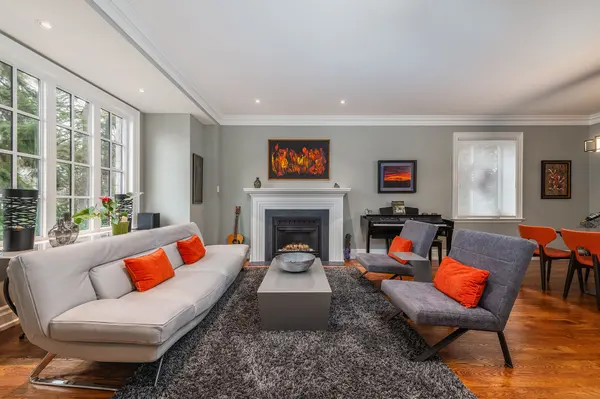 19 Bannon AVE, Toronto W08, ON M8X 1T6