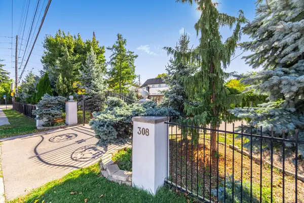 308 Third Line, Oakville, ON L6L 4A4