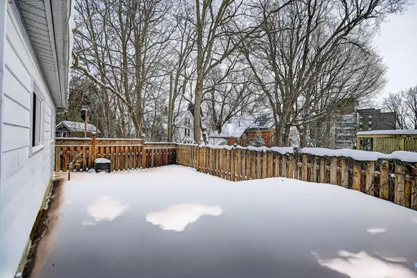 37 Orchard ST, Brockville, ON K6V 2J6