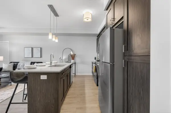 155 Thomas Slee DR #2K, Kitchener, ON N2P 0J8