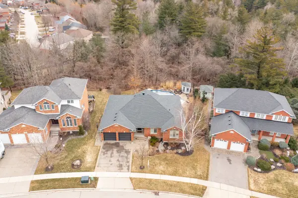 24 Cottonwood CRES, Cambridge, ON N1T 2A7