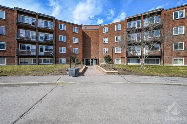 2041 Arrowsmith DR #104, Beacon Hill North - South And Area, ON K1J 7V7