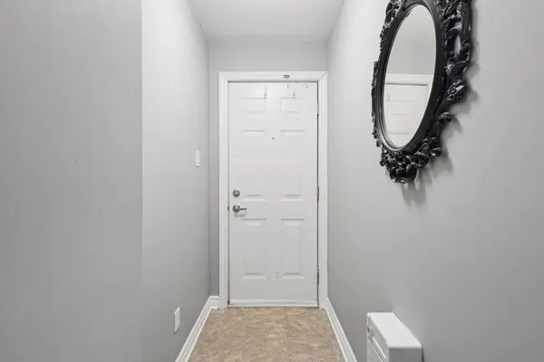 616 Chapman Mills DR #B, Barrhaven, ON K2J 3V2