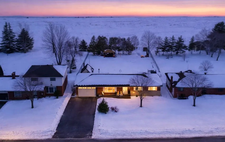 12 Victoria BLVD, East Garafraxa, ON L9W 7L6