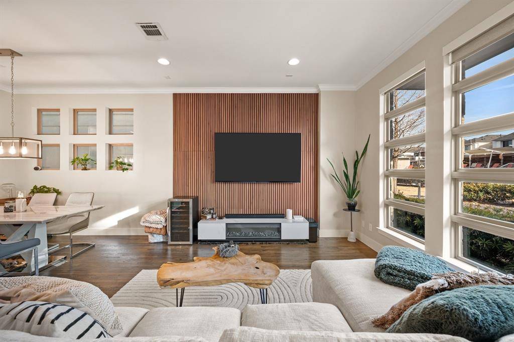 8254 Laflin Lane, Dallas, TX 75231