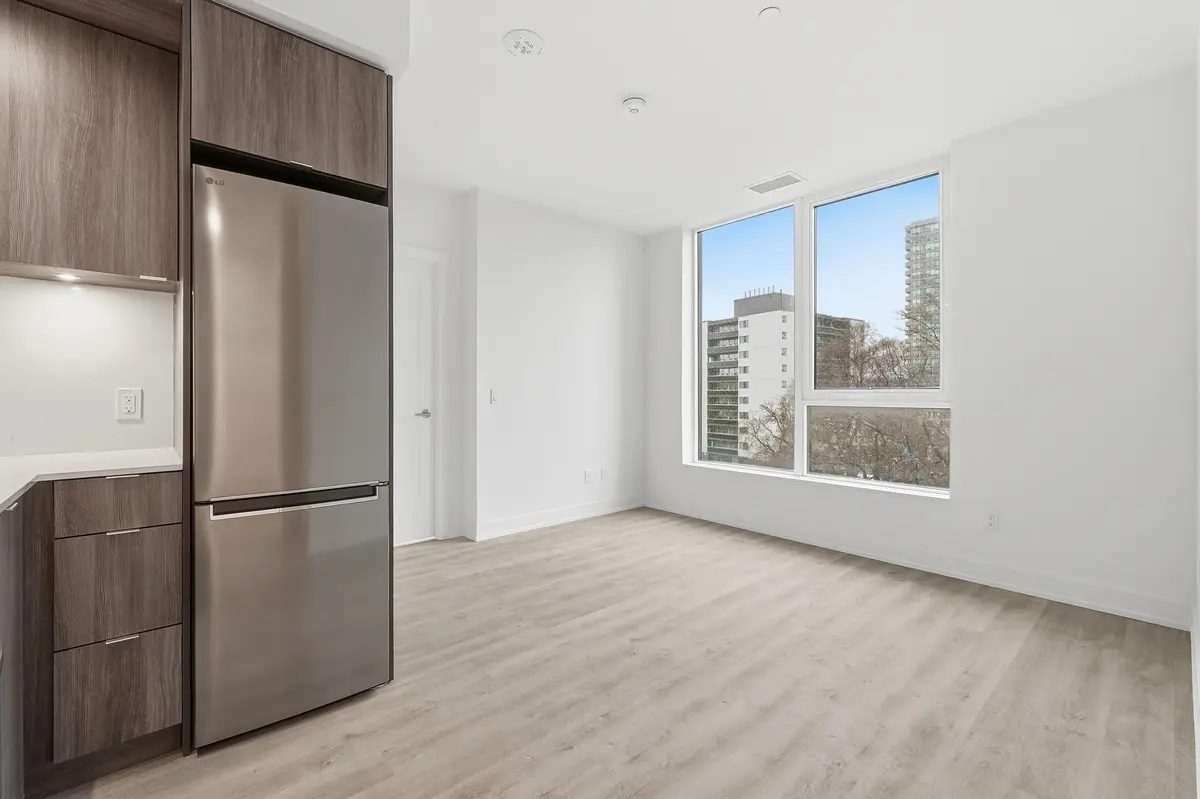 25 Cordova AVE #501, Toronto W08, ON M9A 0E5