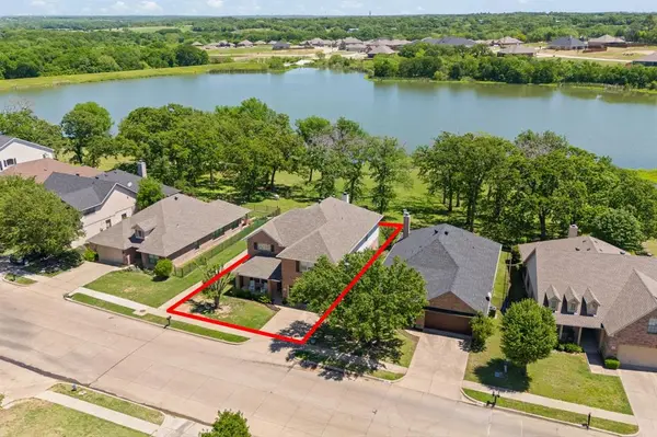 3001 Shoreline Drive, Burleson, TX 76028