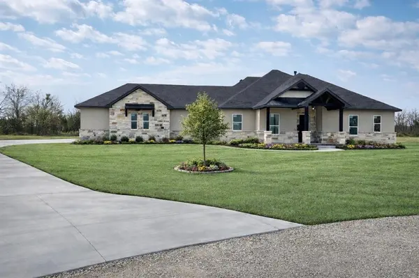 8401 Stallion Drive, Godley, TX 76044