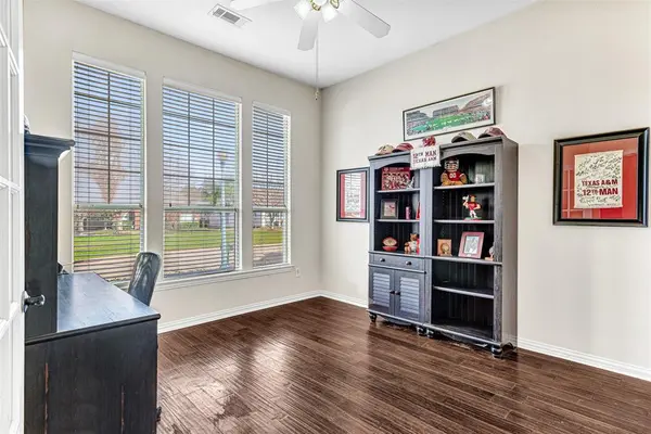 1716 Ivy Lane, Carrollton, TX 75007