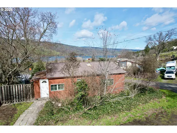 102 IDAHO ST, Mosier, OR 97040