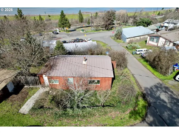 102 IDAHO ST, Mosier, OR 97040