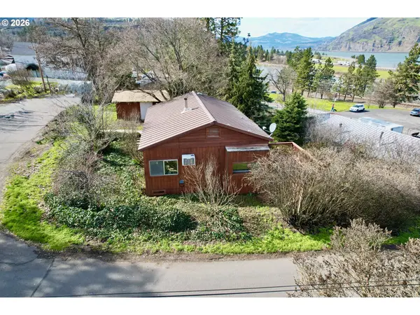 102 IDAHO ST, Mosier, OR 97040